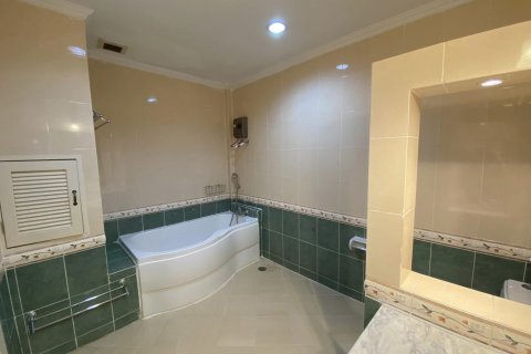 Townhouse in Bangkok, Thailand 4 bedrooms № 178960 - photo 19