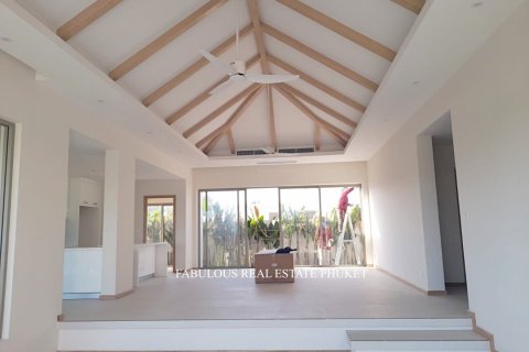 Villa in Bang Tao, Thailand 3 bedrooms № 179634 - photo 15