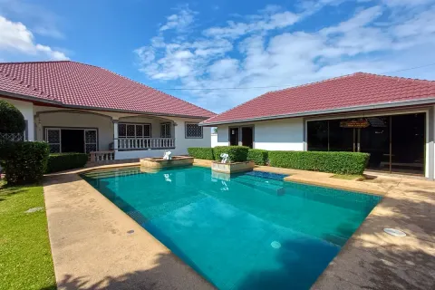Casa de 5 dormitorios en Pattaya, Tailandia № 211623 - foto 21
