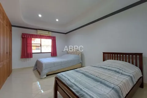 Casa de 5 dormitorios en Pattaya, Tailandia № 211623 - foto 13