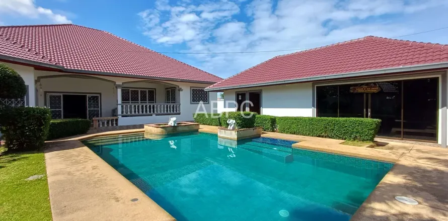 Casa de 5 dormitorios en Pattaya, Tailandia № 211623