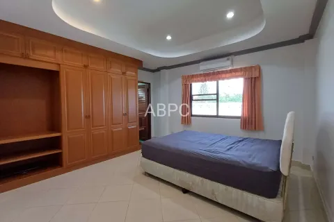 Casa de 5 dormitorios en Pattaya, Tailandia № 211623 - foto 11