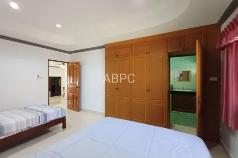 Casa de 5 dormitorios en Pattaya, Tailandia № 211623 - foto 10