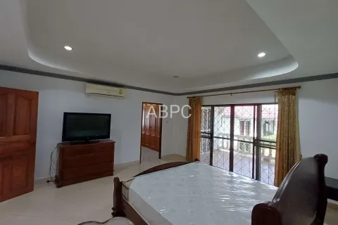 Casa de 5 dormitorios en Pattaya, Tailandia № 211623 - foto 8