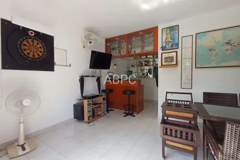 Casa de 5 dormitorios en Pattaya, Tailandia № 211623 - foto 17