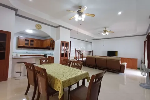Casa de 5 dormitorios en Pattaya, Tailandia № 211623 - foto 3