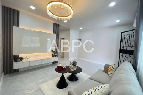 Adosado de 2 dormitorios en Pattaya, Tailandia № 211620 - foto 10