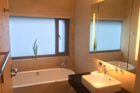 Condo in Bang Rak, Bangkok, Thailand, 2 bedrooms  № 136875 - photo 15