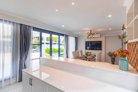 Villa in Phuket, Thailand 4 bedrooms № 136870 - photo 29