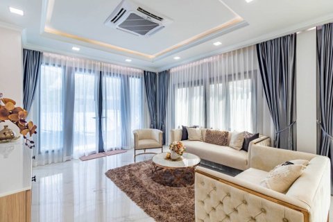 Villa in Phuket, Thailand 4 bedrooms № 136870 - photo 22