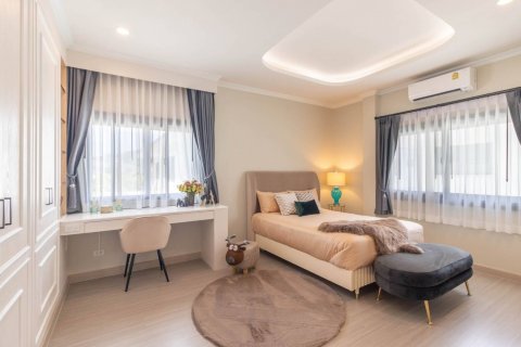 Villa in Phuket, Thailand 4 bedrooms № 136870 - photo 26