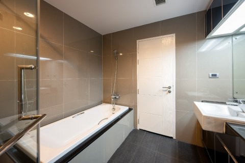 Condo in Bangkok, Thailand, 2 bedrooms № 142946 - photo 13