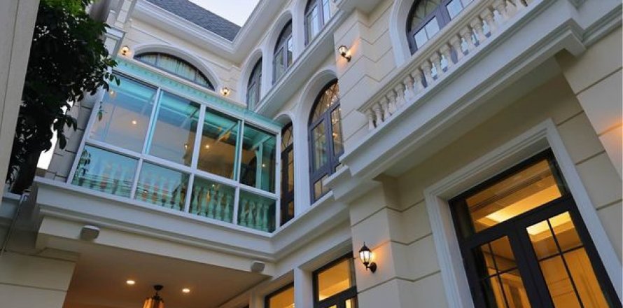 House in Bangkok, Thailand 4 bedrooms № 142948
