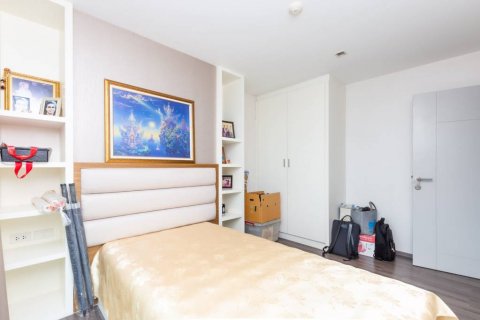 Condo in Bangkok, Thailand, 2 bedrooms  № 134728 - photo 10