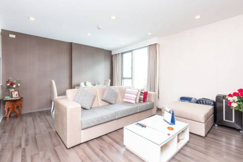 Condo in Bangkok, Thailand, 2 bedrooms  № 134728 - photo 3