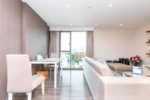 Condo in Bangkok, Thailand, 2 bedrooms  № 134728 - photo 2