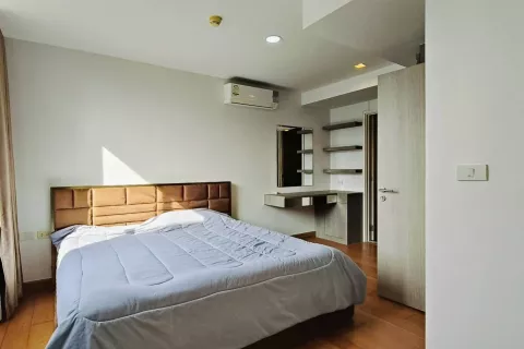 Condo in Watthana, Bangkok, Thailand, 3 bedrooms № 139263 - photo 17