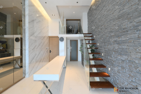 Condo in Bangkok, Thailand, 4 bedrooms № 185288 - photo 1