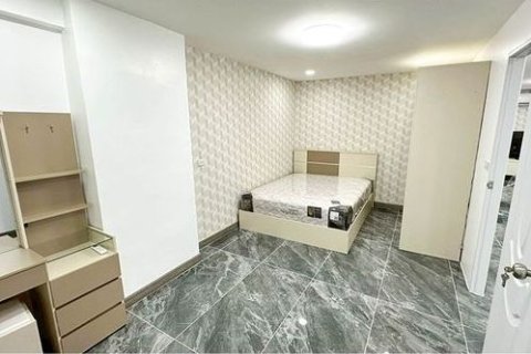 Кондоминиум с 2 спальнями в Дин Даенге, Бангкок, Таиланд № 148218 - фото 12