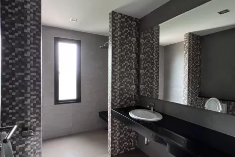 Duplex à San Sai, Thaïlande 4 chambres № 136503 - photo 17