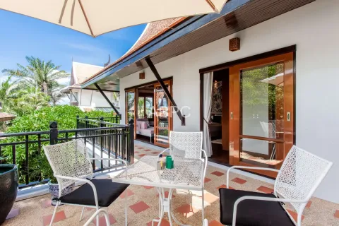 Casa de 4 dormitorios en Pattaya, Tailandia № 210560 - foto 6