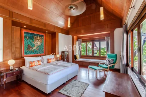 Casa de 4 dormitorios en Pattaya, Tailandia № 210561 - foto 4