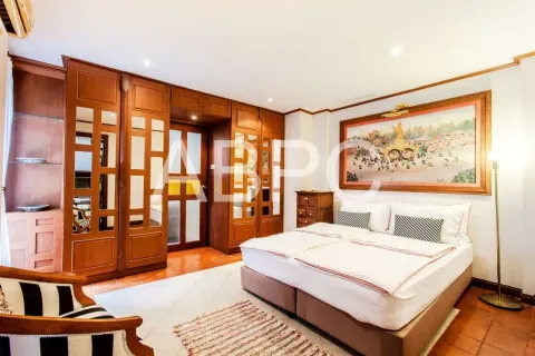 Casa de 4 dormitorios en Pattaya, Tailandia № 210561 - foto 10