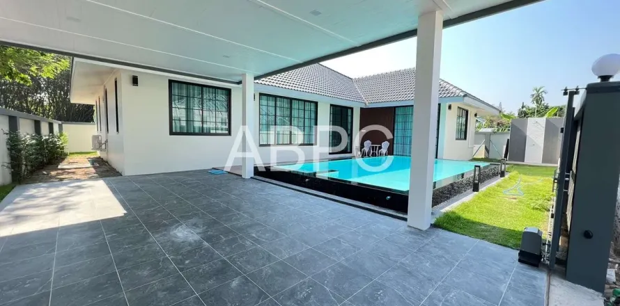 Casa de 4 dormitorios en Pattaya, Tailandia № 211073