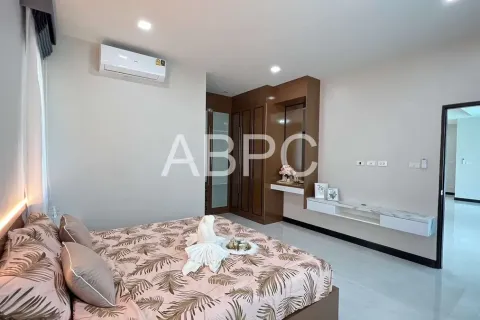 Casa de 4 dormitorios en Pattaya, Tailandia № 211073 - foto 8