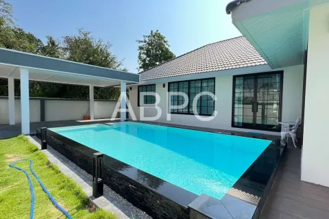 Casa de 4 dormitorios en Pattaya, Tailandia № 211073 - foto 10