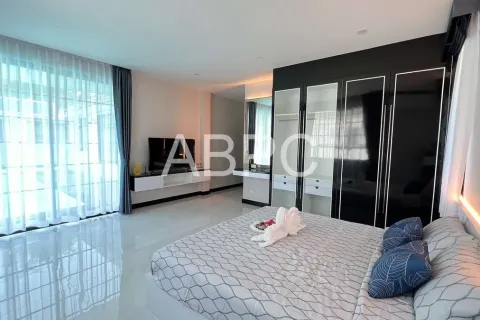Casa de 4 dormitorios en Pattaya, Tailandia № 211073 - foto 6