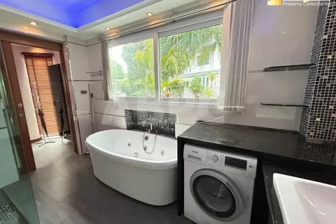 Casa de 4 dormitorios en Pattaya, Tailandia № 211076 - foto 7