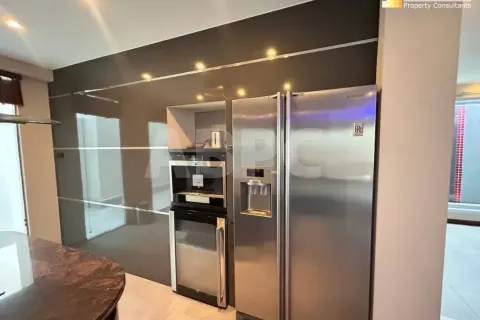 Casa de 4 dormitorios en Pattaya, Tailandia № 211076 - foto 4