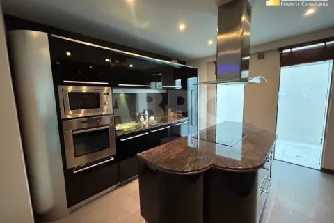 Casa de 4 dormitorios en Pattaya, Tailandia № 211076 - foto 15