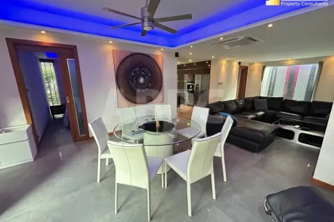 Casa de 4 dormitorios en Pattaya, Tailandia № 211076 - foto 14