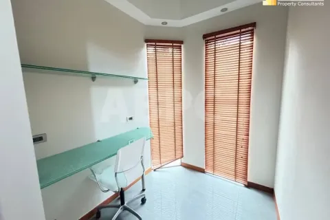 Casa de 4 dormitorios en Pattaya, Tailandia № 211076 - foto 13