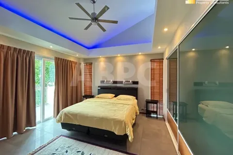 Casa de 4 dormitorios en Pattaya, Tailandia № 211076 - foto 12