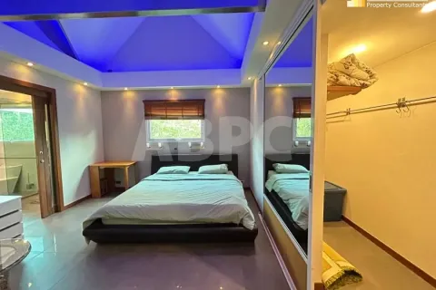 Casa de 4 dormitorios en Pattaya, Tailandia № 211076 - foto 5