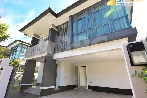 Casa de 3 dormitorios en Pattaya, Tailandia № 211077 - foto 2