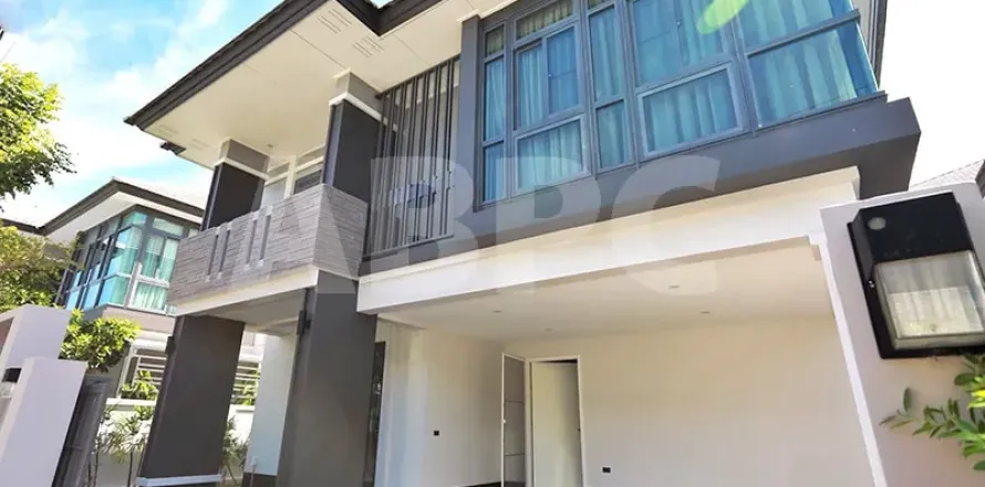 Casa de 3 dormitorios en Pattaya, Tailandia № 211077