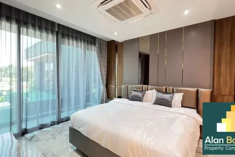 Casa de 5 dormitorios en Pattaya, Tailandia № 211075 - foto 11
