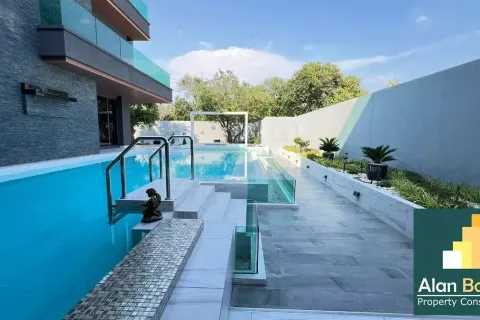 Casa de 5 dormitorios en Pattaya, Tailandia № 211075 - foto 13