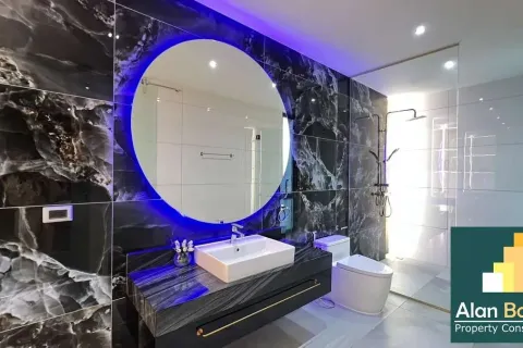 Casa de 5 dormitorios en Pattaya, Tailandia № 211075 - foto 8