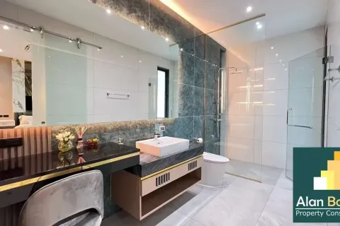 Casa de 5 dormitorios en Pattaya, Tailandia № 211075 - foto 7