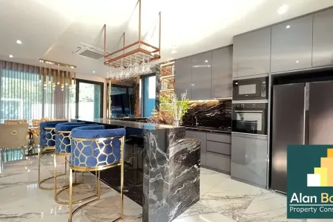 Casa de 5 dormitorios en Pattaya, Tailandia № 211075 - foto 18