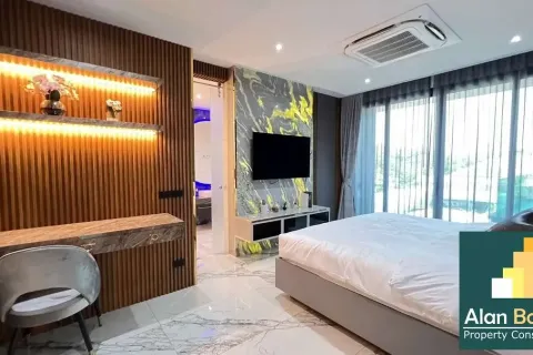 Casa de 5 dormitorios en Pattaya, Tailandia № 211075 - foto 9