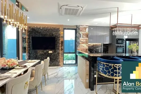 Casa de 5 dormitorios en Pattaya, Tailandia № 211075 - foto 22