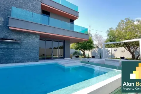 Casa de 5 dormitorios en Pattaya, Tailandia № 211075 - foto 17
