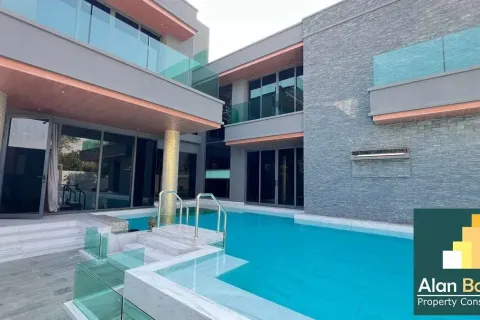 Casa de 5 dormitorios en Pattaya, Tailandia № 211075 - foto 16