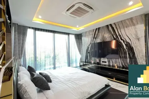 Casa de 5 dormitorios en Pattaya, Tailandia № 211075 - foto 14